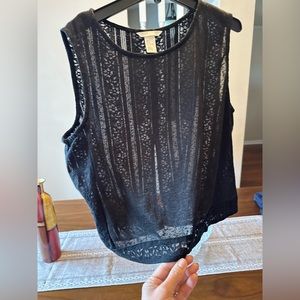 ❤️ ❤️ lH&M top. Size L used twice. $5 when you buy 5 items with 2 hearts